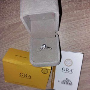 SIZE 7 925 Sterling Silver One Carat Moissanite